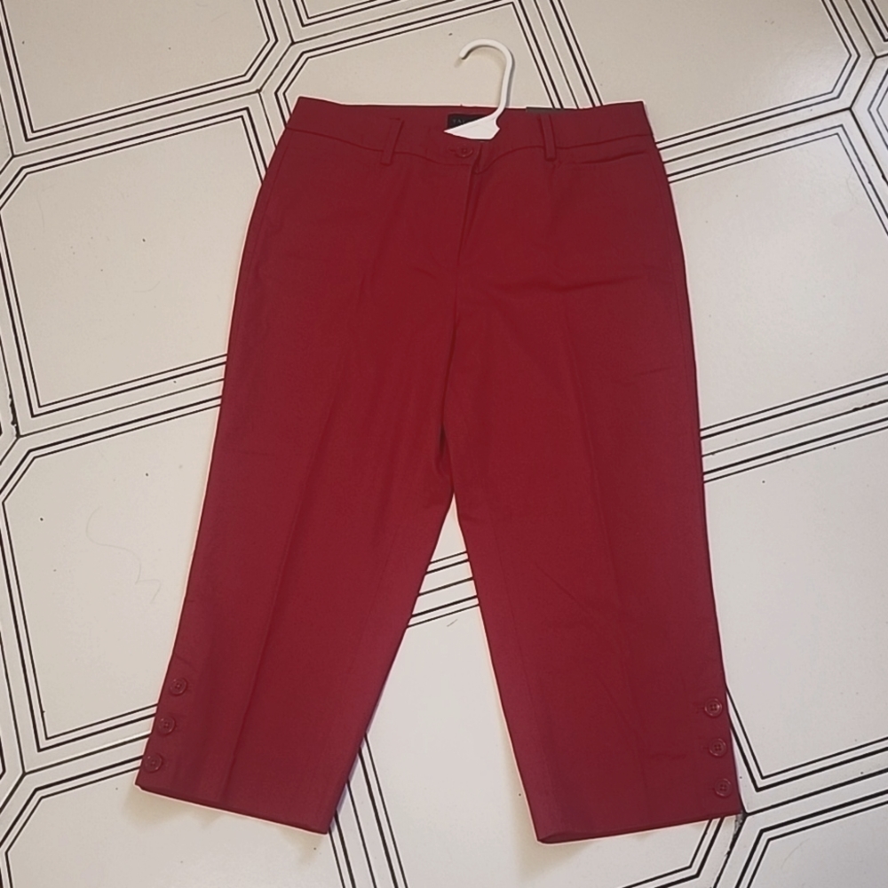Red capri